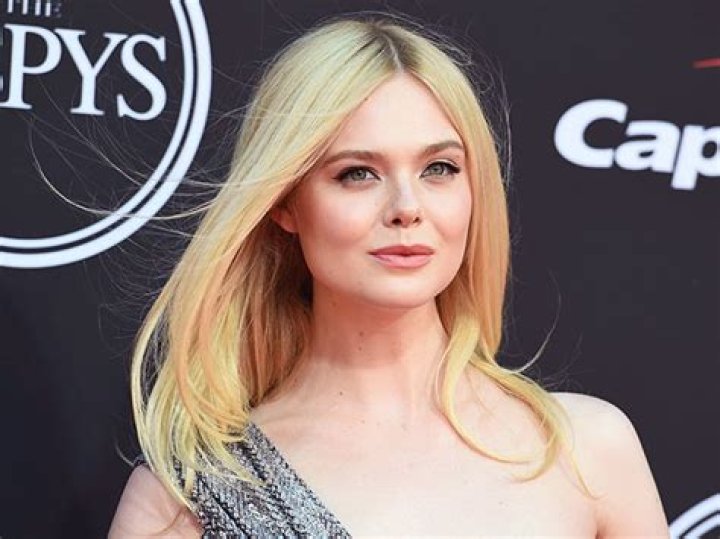 Elle Fanning’s Pink Hair Makeover – Pics – Hollywood Life