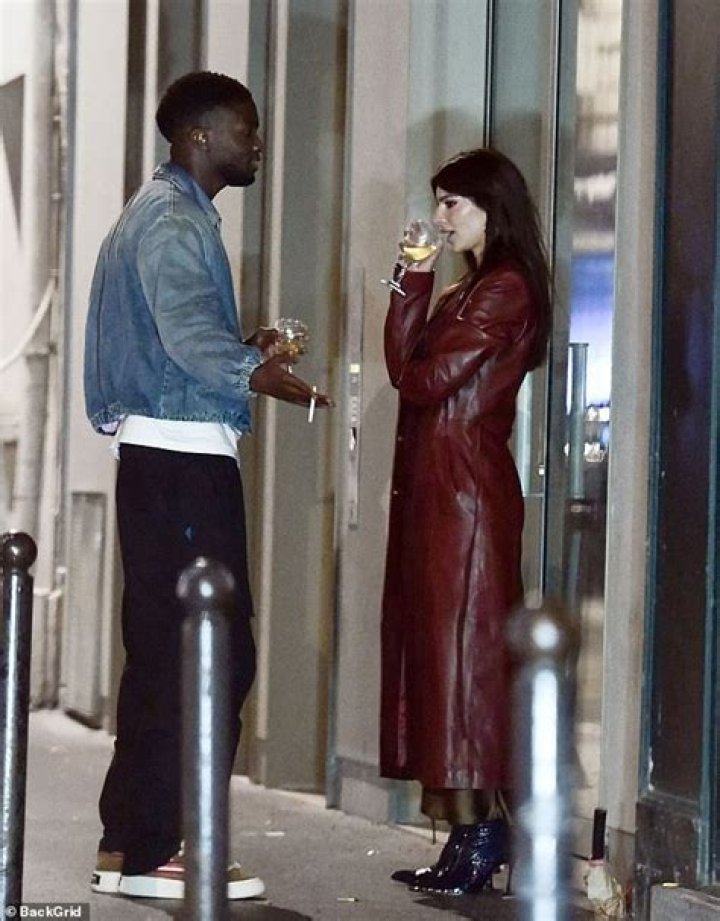 Emily Ratajkowski Kisses Stephane Bak in Paris: Photos – Hollywood Life