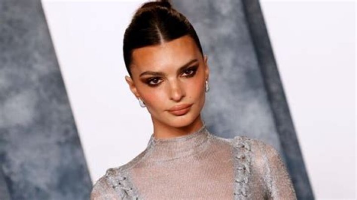 Emily Ratajkowski Loves This ‘Amazing’ Makeup Remover That’s Under $20