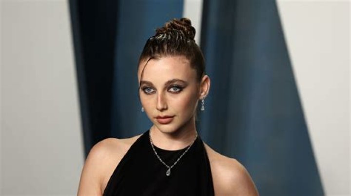 Emma Chamberlain Body Measurements Height Weight Bra Size Age Stats Facts