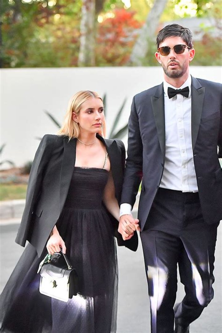 Emma Roberts & Cade Hudson Hold Hands At Paris Hilton’s Wedding – Hollywood Life