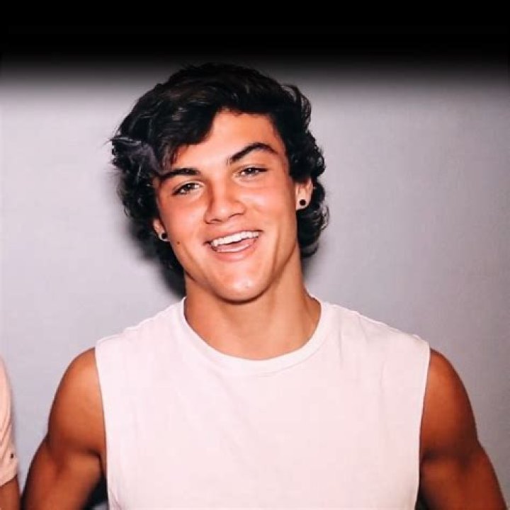 Ethan Dolan [Youtuber] Wiki, Net Worth, Height, Age & More