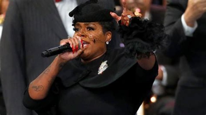 Fantasia Kicks Off Her Shoes To Sing ‘Precious Lord’ At Aretha Franklin’s Funeral
