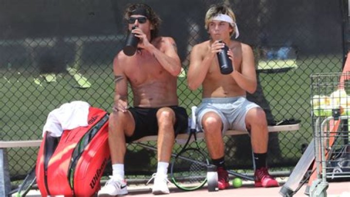 Gavin Rossdale Goes Shirtless For Tennis Match With Son Kingston – Hollywood Life