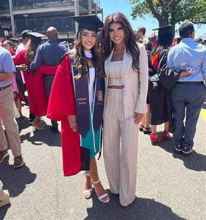 Teresa Giudice’s Daughter Gia Graduates From College – Hollywood Life
