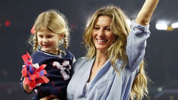 Gisele Bunchen & Daughter Vivian Recreate ‘Vogue’ Horseback Pics – Hollywood Life