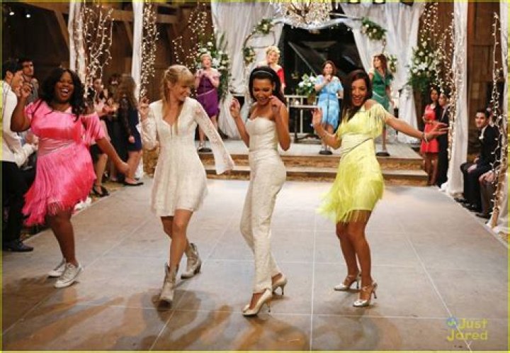 ‘Glee’ Recap — Sam & Brittany Get Married On Christmas Episode – Hollywood Life