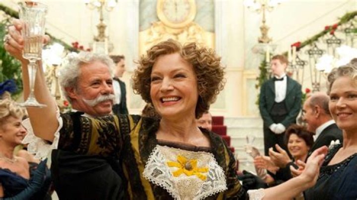 ‘Grand Hotel’s Lincoln Younes Teases Major ‘Twists’ Ahead: ‘Things Get A Lot Messier’