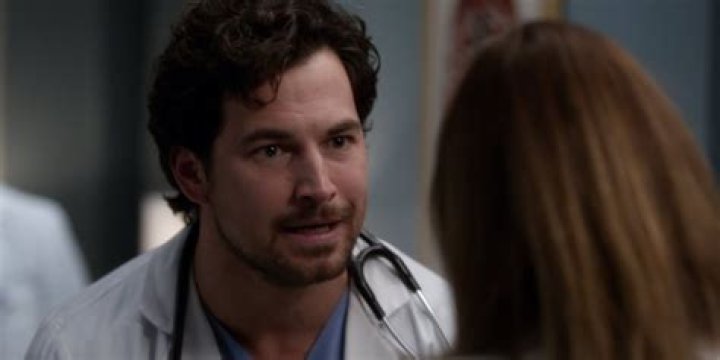DeLuca Tells Meredith ‘I Love You’ — S15 E23 Recap – Hollywood Life