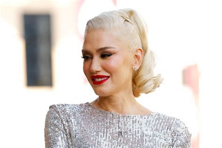 Gwen Stefani Half Ponytail Hairstyle — How To Get Her ‘Voice’ Beauty Look – Hollywood Life