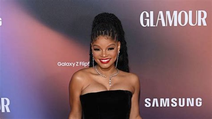 Halle Bailey Stuns in Ruffled Dress at Women of the Year Awards – Hollywood Life