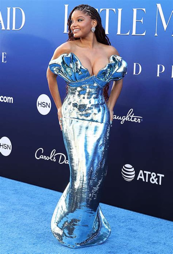 Halle Bailey At ‘The Little Mermaid’ Premiere In Blue Dress: Photos – Hollywood Life