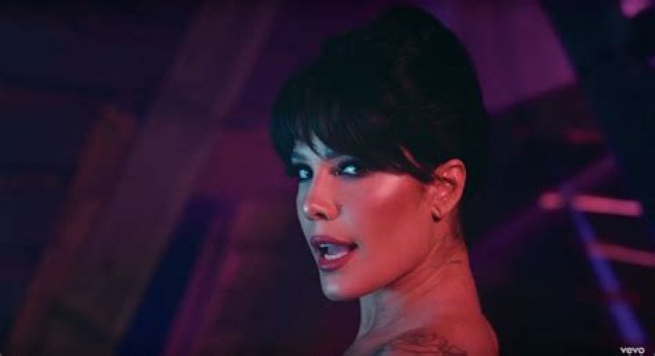 Halsey Drops ‘You Should Be Sad’ Music Video & Rocks Short Shorts – Hollywood Life