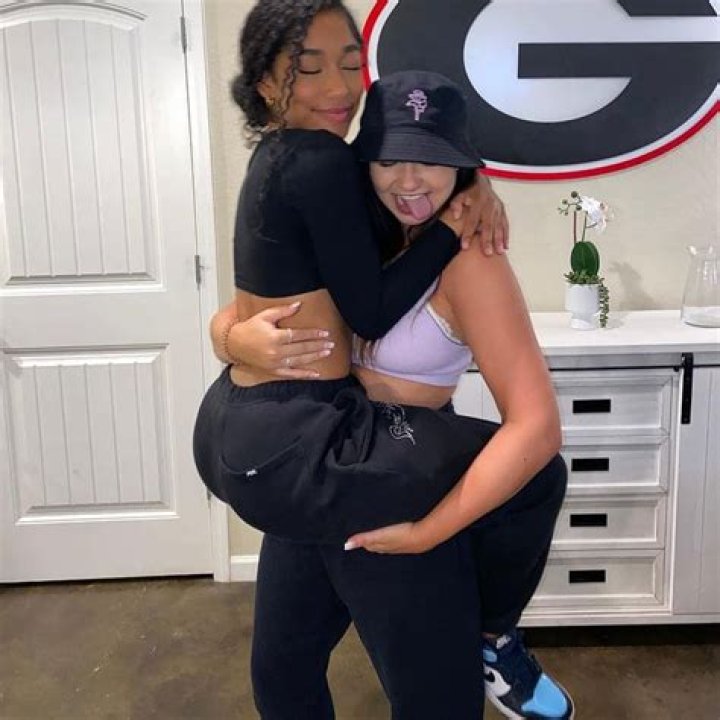 Hannah Meyer – Cokequeen2 (TikTok Star) Biography, Age, Boyfriend, Height, Net Worth