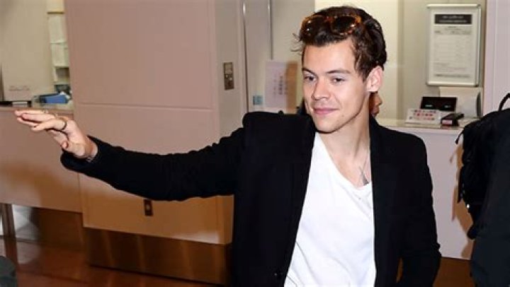 See Behind-The-Scenes Pics From His Tour – Hollywood Life