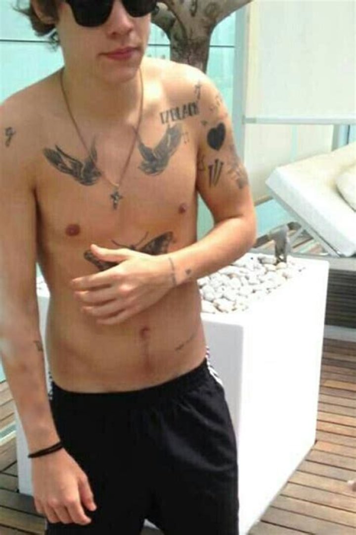 More Tattoos & Bulking Up — Desperate To Stop Looking ‘Boyish’ – Hollywood Life