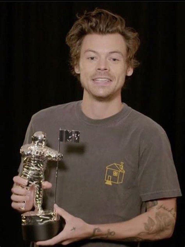 He Accepted Album Of The Year Award – Hollywood Life