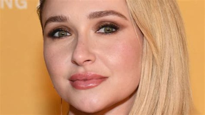 Hayden Panettiere’s Glowing Skin At Critics’ Choice — Her Exact Makeup Under $20