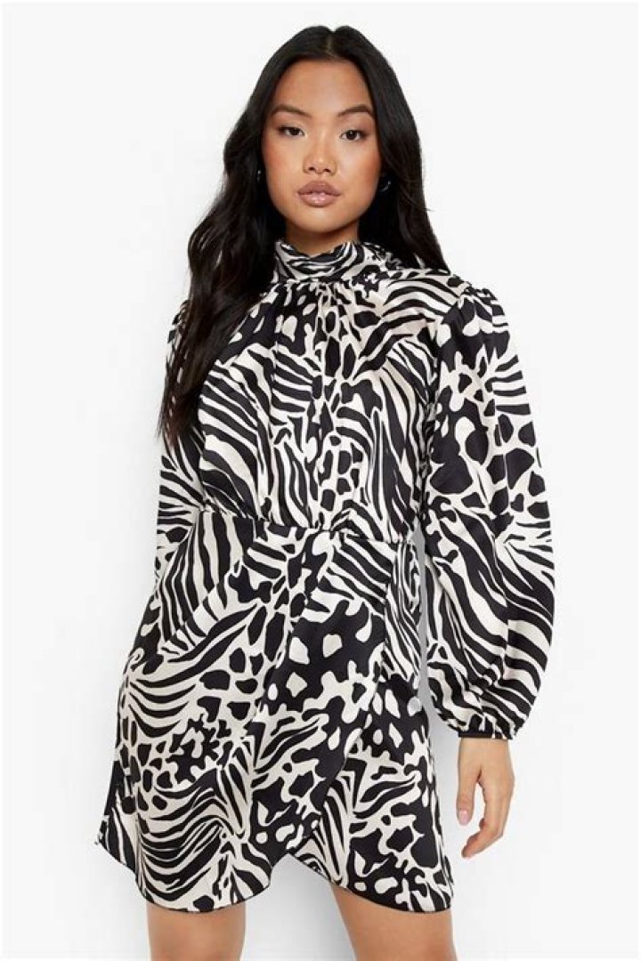 Heather Graham Stuns In Mini Dress For Rare Public Date Night With John de Neufville