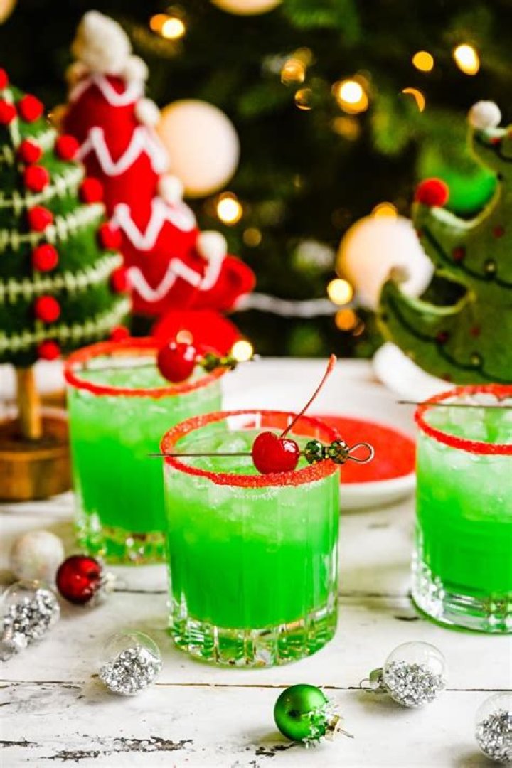 80 Holiday Cocktail Recipes Perfect For Christmas & More – Hollywood Life