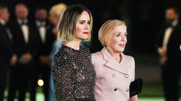 Holland Taylor & Sarah Paulson’s Relationship Timeline – Hollywood Life