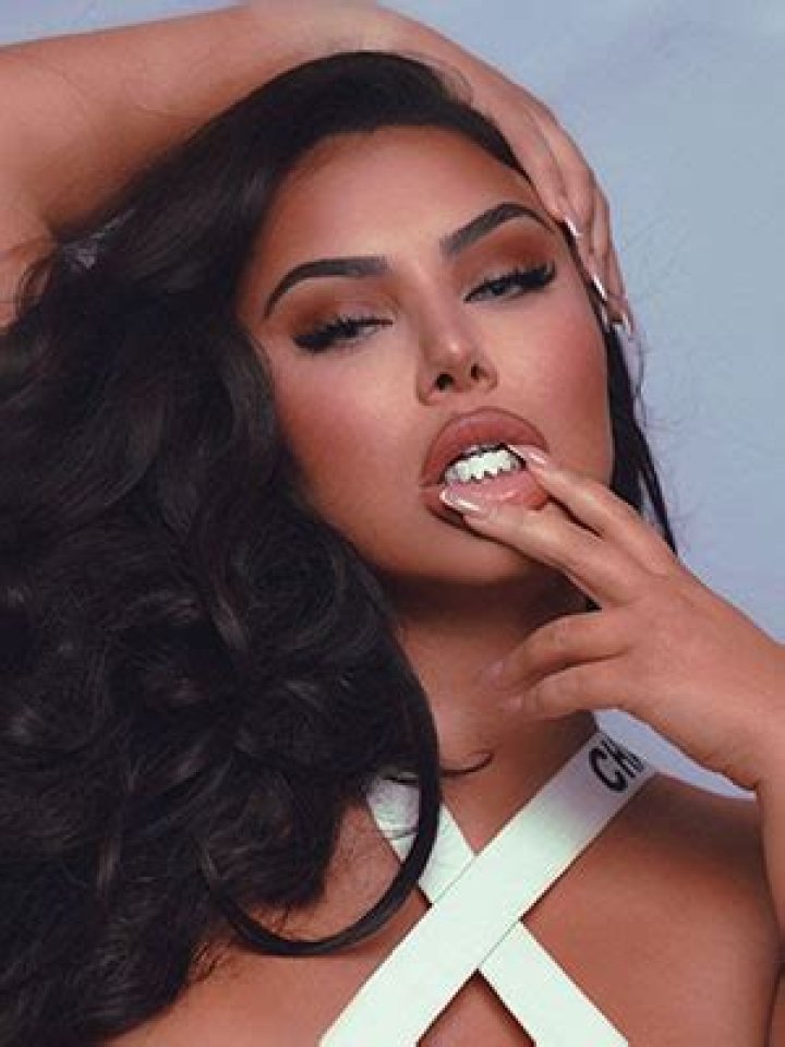 Pics Of The Makeup Artist & Rapper – Hollywood Life