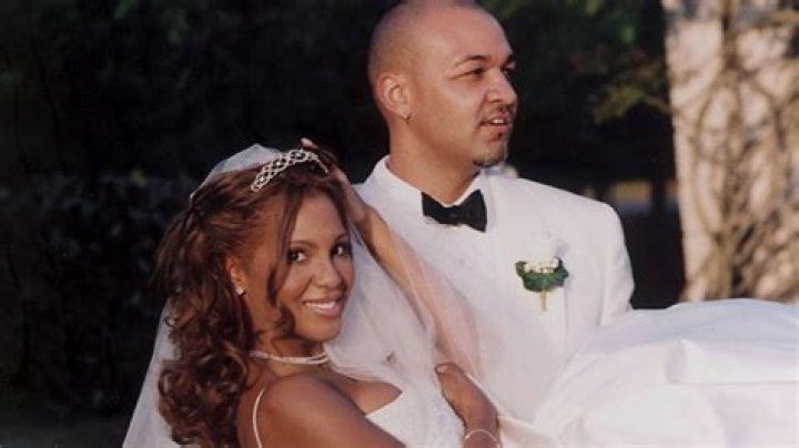 
Is Keri Lewis Married to a Wife? Or Dating a Girlfriend? Dating History. Kids. 