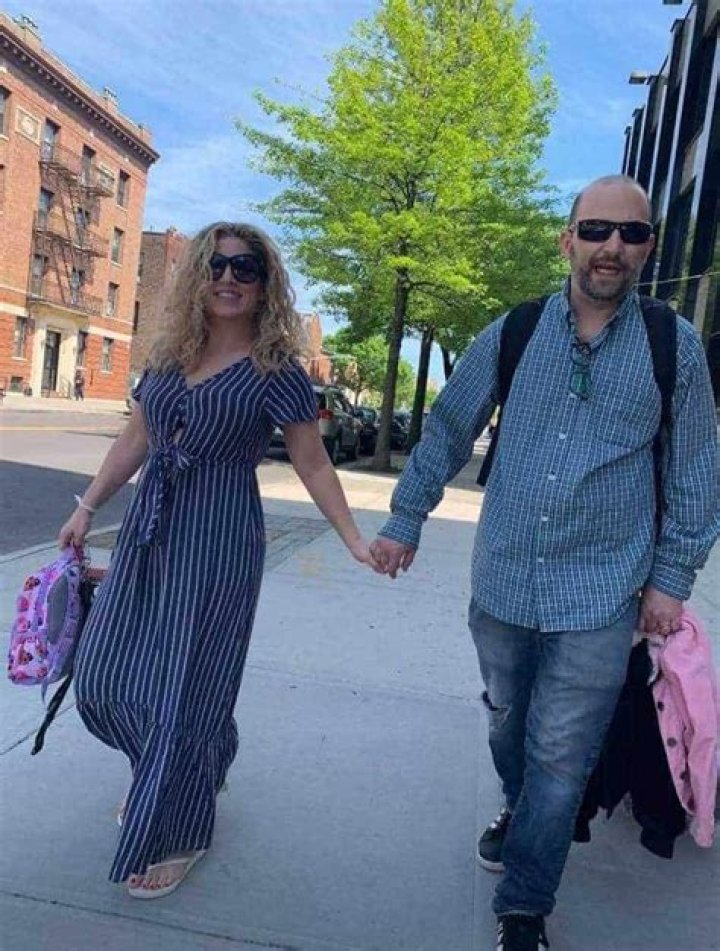 
Is Shuli Egar Married to Wife? Or Dating a Girlfriend? Kids. 
