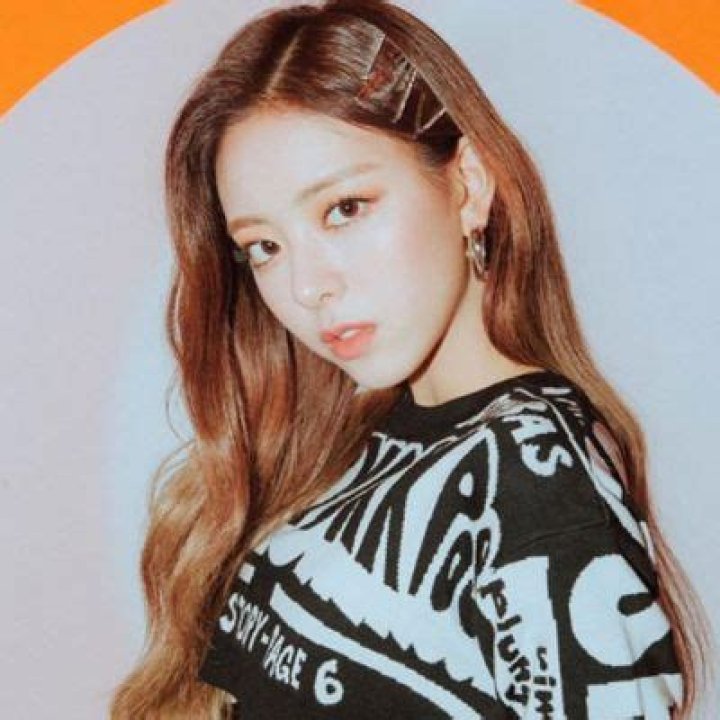 
ITZY’s Yuna Is Being Criticized For Using Hip Boosting Pads At The Time Of Promotion 