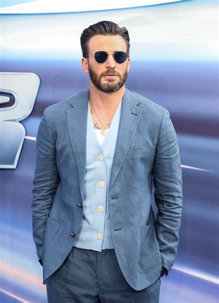 Jana Kramer Thinks Her Asparagus Pee Turned Off Chris Evans On A Date – Hollywood Life