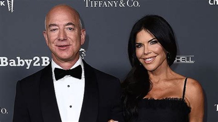 Jeff Bezos’s GF Lauren Sanchez Reveals She Will Go Into Space Next With An All-Female Crew