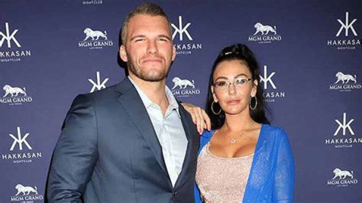 Jenni ‘JWoww’ Farley ‘Happy’ With Boyfriend Zack Clayton Carpinello – Hollywood Life