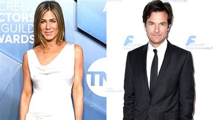 Jennifer Aniston & Jason Bateman Watch Golden Globes At Her Home – Hollywood Life