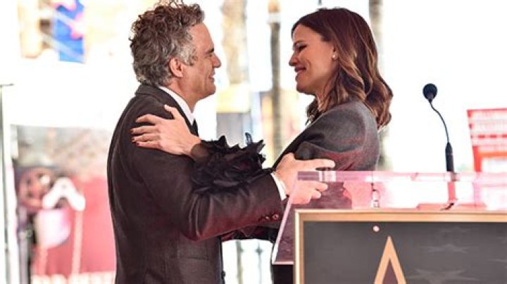 Jennifer Garner & Mark Ruffalo Have Sweet ’13 Going On 30’ Reunion at His Walk of Fame Ceremony