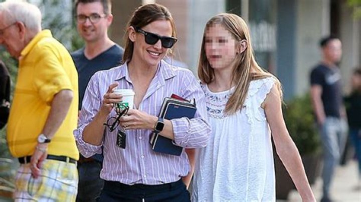 Jennifer Garner & Daughter Violet Seen Bonding On Day Out In LA – Hollywood Life