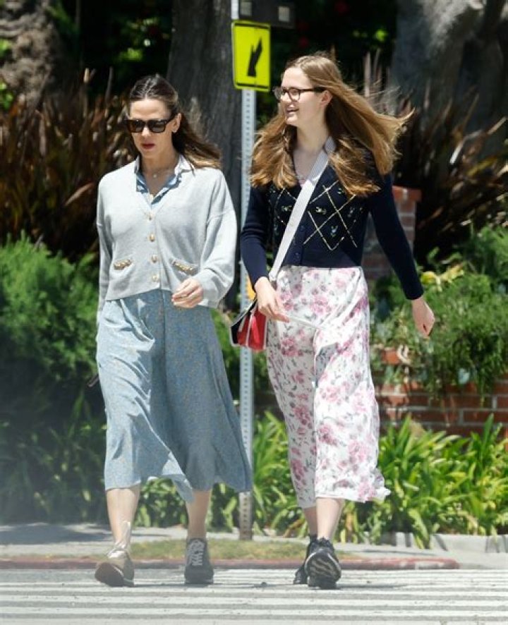 Violet Affleck, 13, Is Just As Tall As Mom Jennifer Garner On Mother/Daughter Outing — Pics