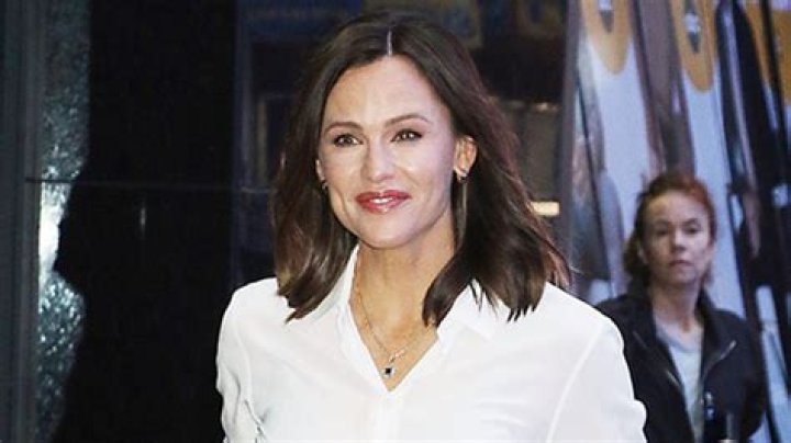 Jennifer Garner Tells Working Moms to Give Themselves ‘Grace’ in New Interview