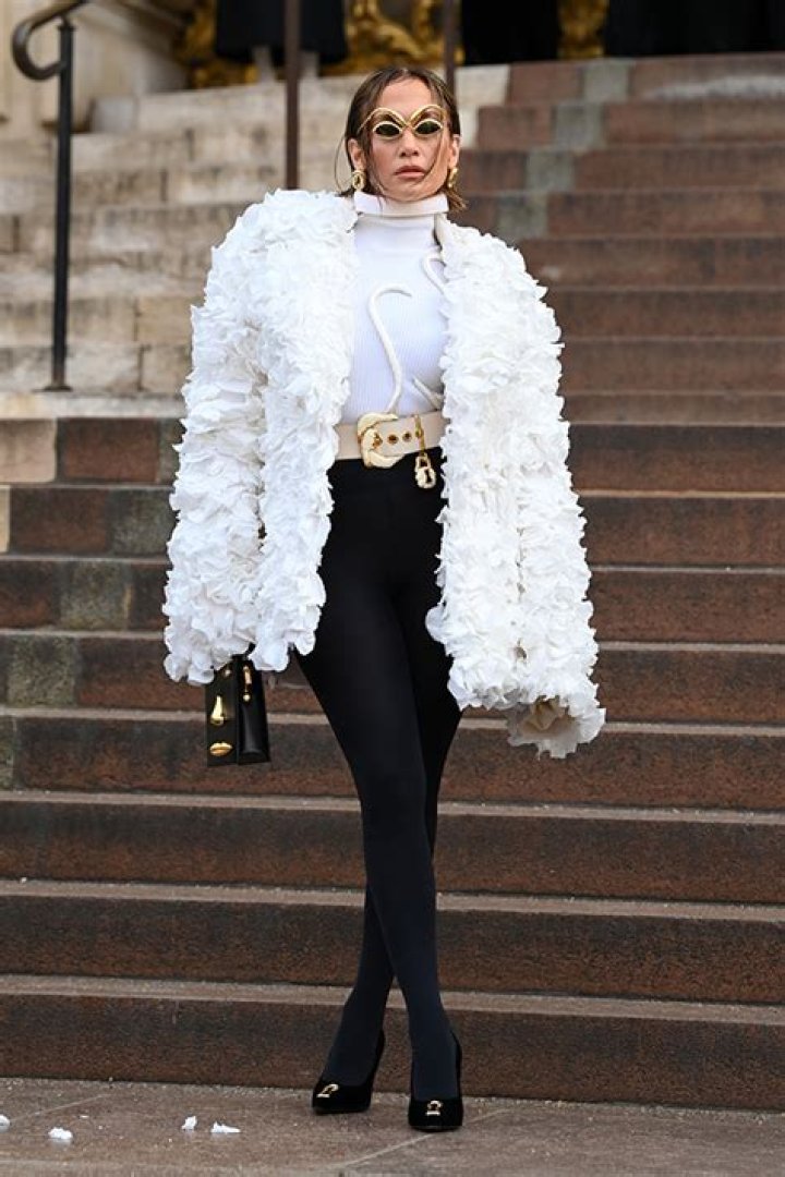 Jennifer Lopez Rocks Wild Sunglasses & Debuts Short Hair Makeover at Paris Fashion Week