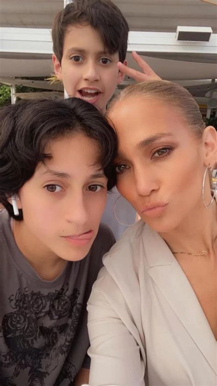 Jennifer Lopez Says Kids Max & Emme, 13, Are ‘Finding Their Own Identities’ — Watch
