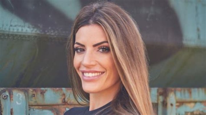 Total Madness,’ Dee’s Betrayal & More – Hollywood Life