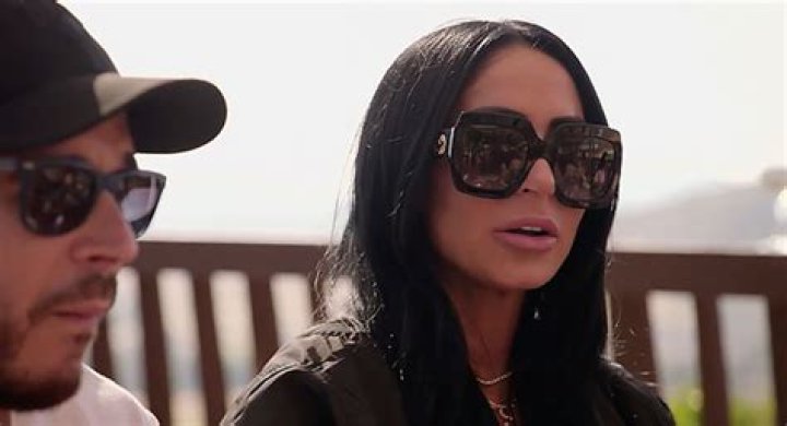 Vinny & Angelina Are Flirting As She Talks Her ‘WAP’ – Hollywood Life