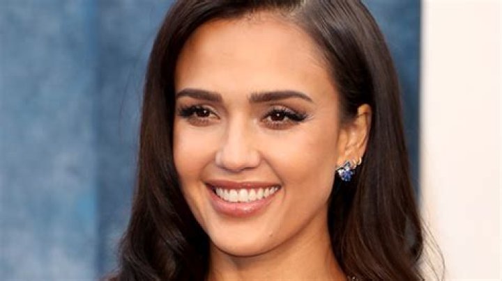 Jessica Alba Uses This Mascara Primer On Her Brows To ‘Make Them Look More Fluffy’ & It’s On Sale