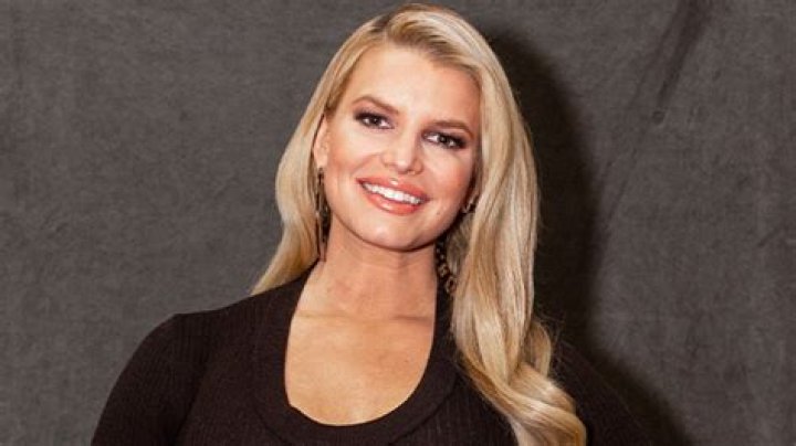 Jessica Simpson Blown Away By ‘Impressive’ Results After Needle-Free Facelift Treatment: Watch