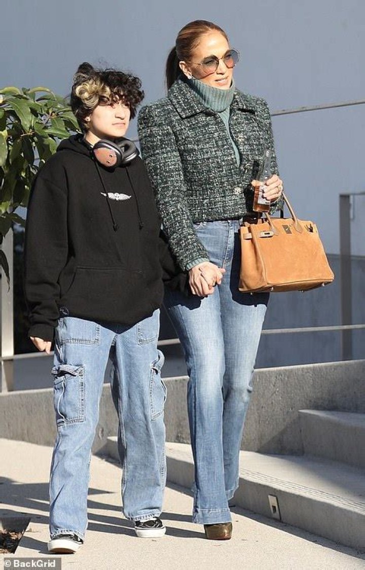 J.Lo & Ben Affleck With Jennifer Garner At Seraphina’s Musical Event – Hollywood Life