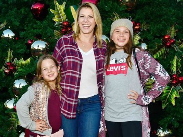 Pics Of Her 2 Daughters, Zoie & Beatrix – Hollywood Life
