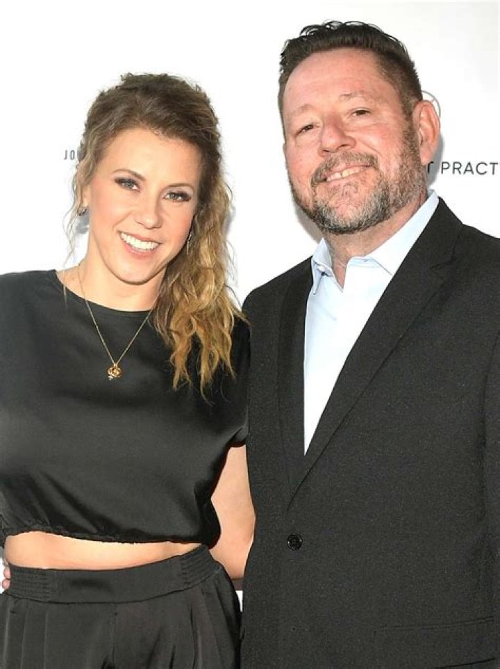 Learn About Her 3 Previous Marriages – Hollywood Life