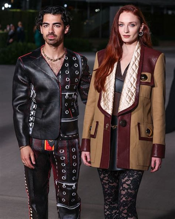 Joe Jonas Performs 1st Concert After Sophie Turner Divorce Filing – Hollywood Life