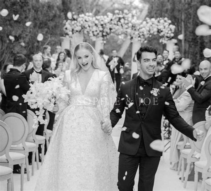 Sophie Turner & Joe Jonas Were Both In Tears Saying Vows During Emotional Wedding Ceremony