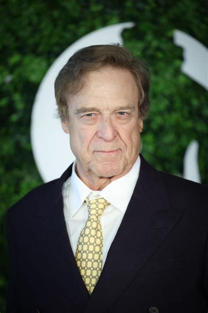 Photos Of The ‘Roseanne’ Star’s Transformation – Hollywood Life