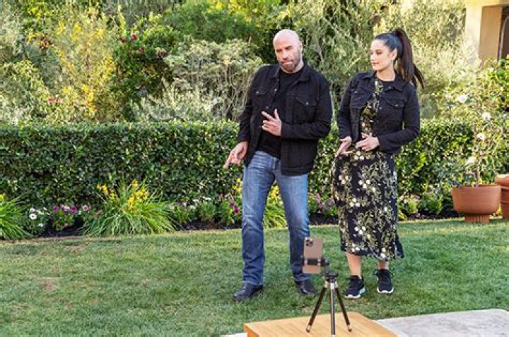 John Travolta & Daughter Ella Dance In ScottsMiracle-Gro Super Bowl Ad – Hollywood Life